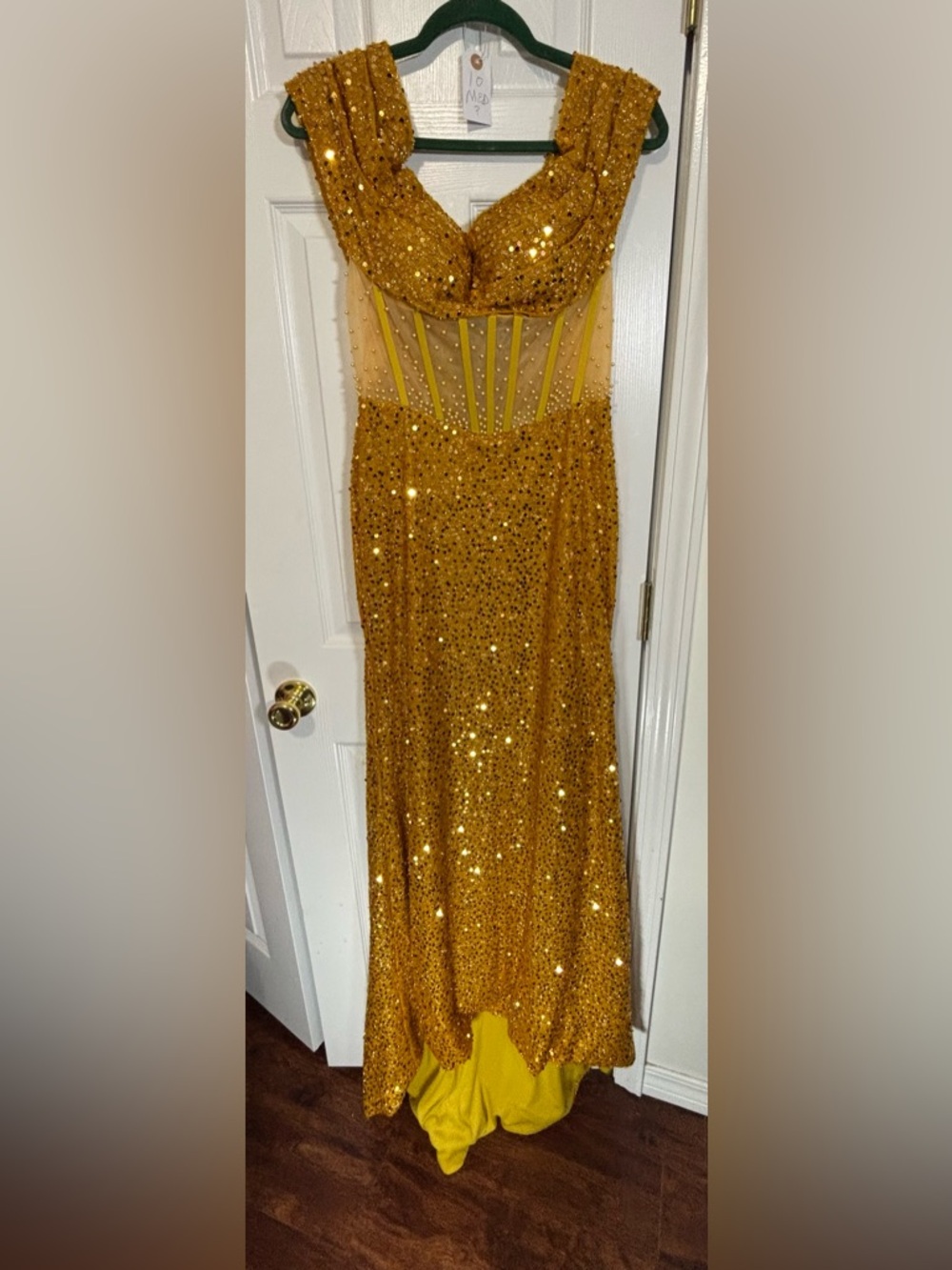 NWT MU XIANG CHEN SZ 10 GOLD Women’s Evening Gown With Sequins & Mesh bodice
